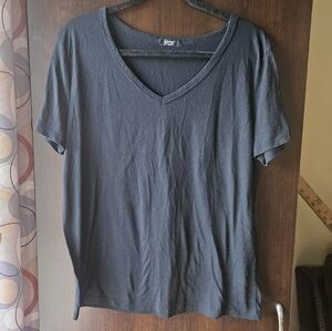 Black V-Neck Short Sleeve Tee